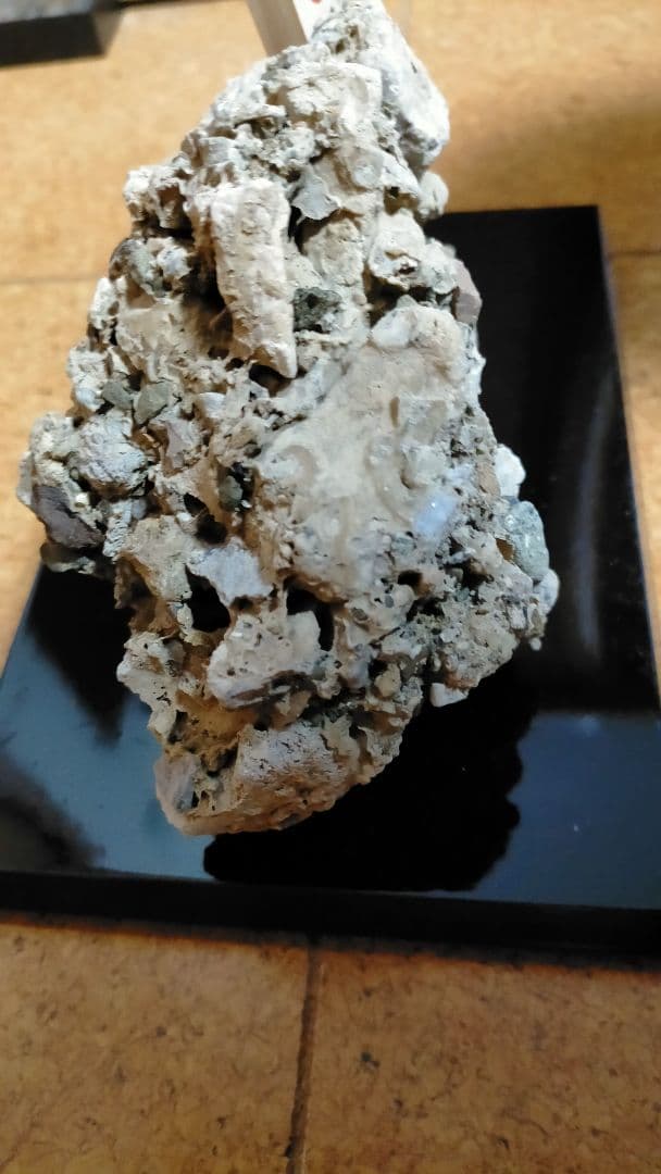 さざれ石 岐阜県産 13cm×10cm×11cm 840g