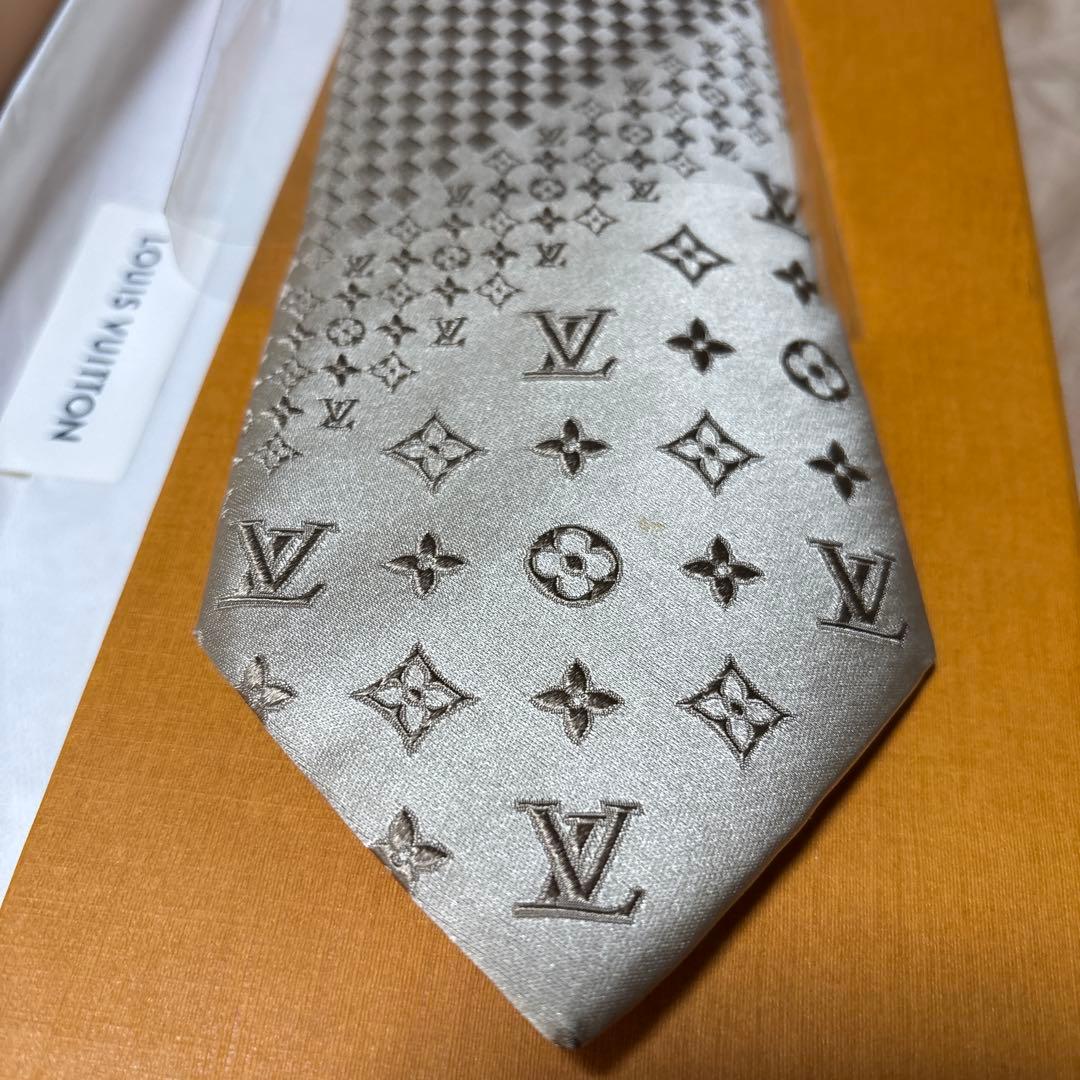 ララ　ルイヴィトン　ネクタイ　美品