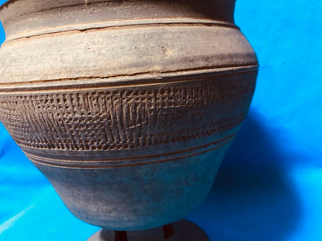 須恵器　土器線刻模様の陶器香炉？瓶？