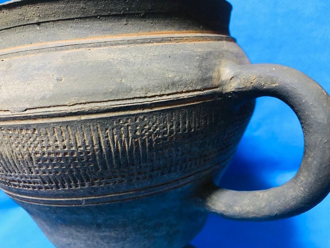 須恵器　土器線刻模様の陶器香炉？瓶？