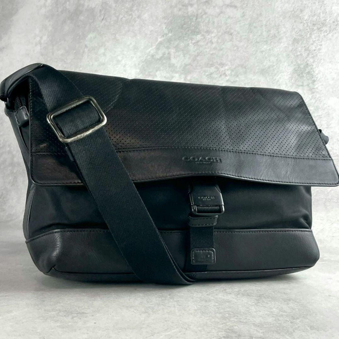 美品 コーチ メッセンジャーバッグ パフォレイテッド A4可 レザー 黒 通勤