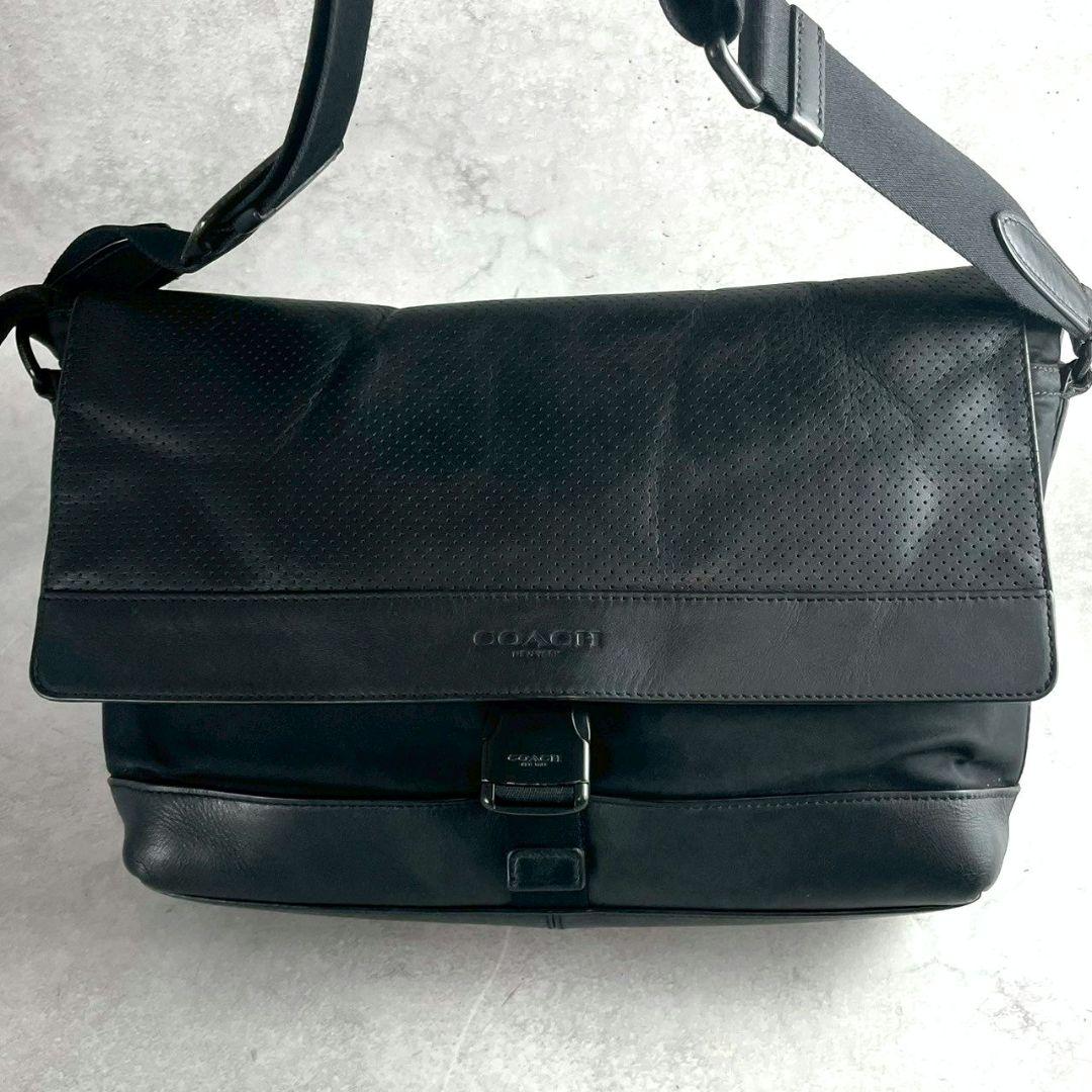 美品 コーチ メッセンジャーバッグ パフォレイテッド A4可 レザー 黒 通勤