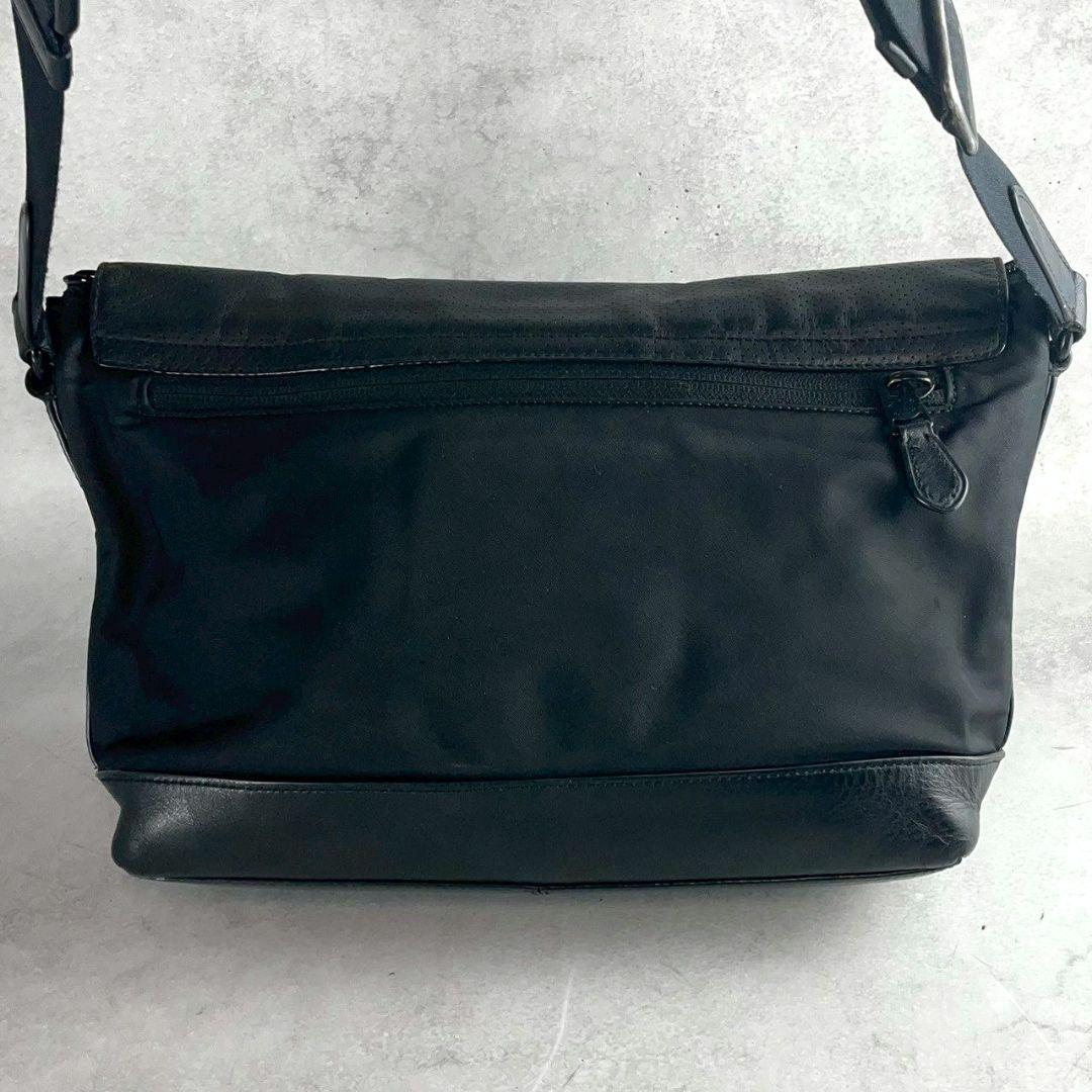 美品 コーチ メッセンジャーバッグ パフォレイテッド A4可 レザー 黒 通勤