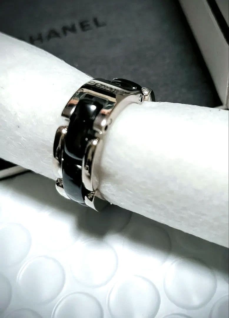 れ*ん様 CHANELシャネルウルトラリングミディアム　18KWG✕セラミック