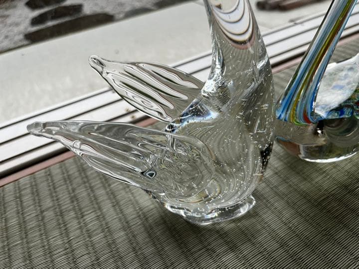 マルティグラス　2羽の白鳥のつがい(模様入り)