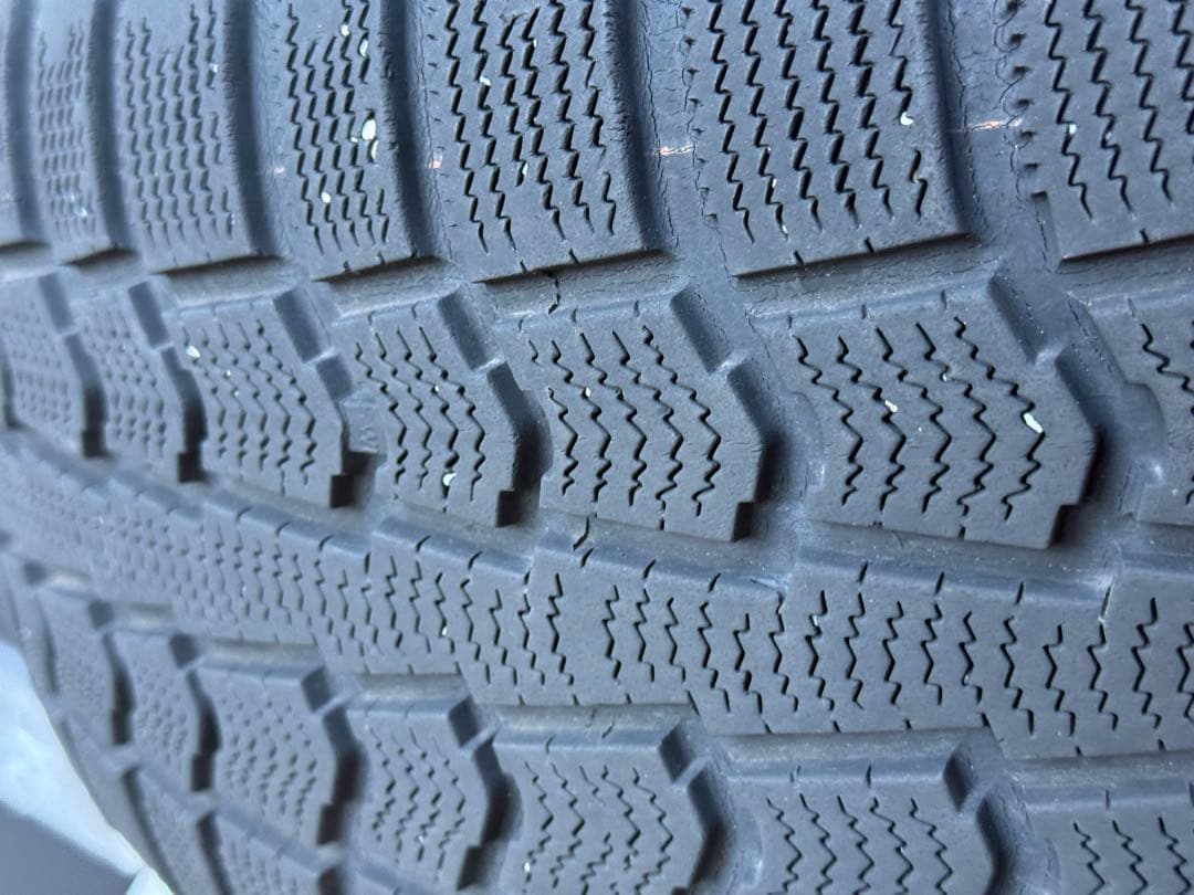 215/60R17 スタッドレスタイヤ ホイール付き4本セット