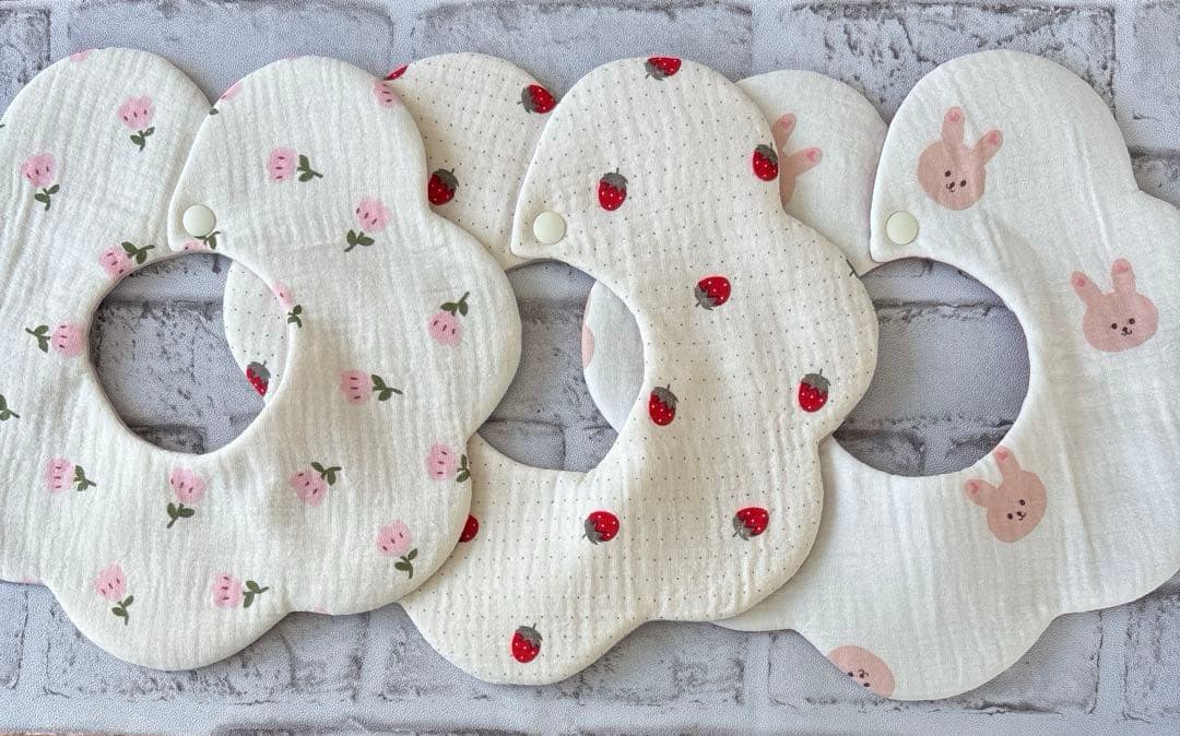 ★ ふみNo.121 もくもく花びらスタイ　ハンドメイド