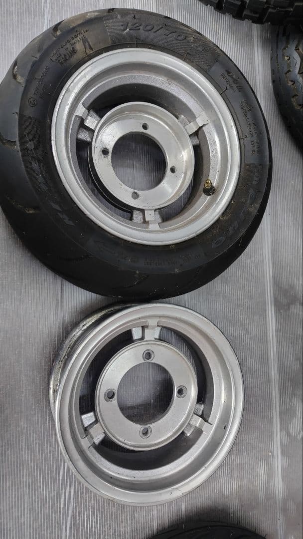 4ミニ　モンキー　ダックス　シャリー　タイヤ　ホイール　シート