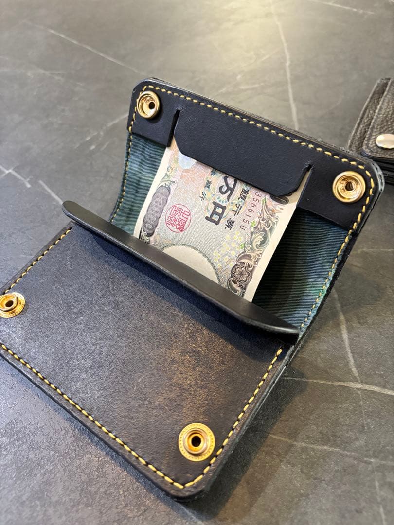 レザーウォレット　トラッカーウォレット　3層　厚手レザー　タイダイ　黒革財布