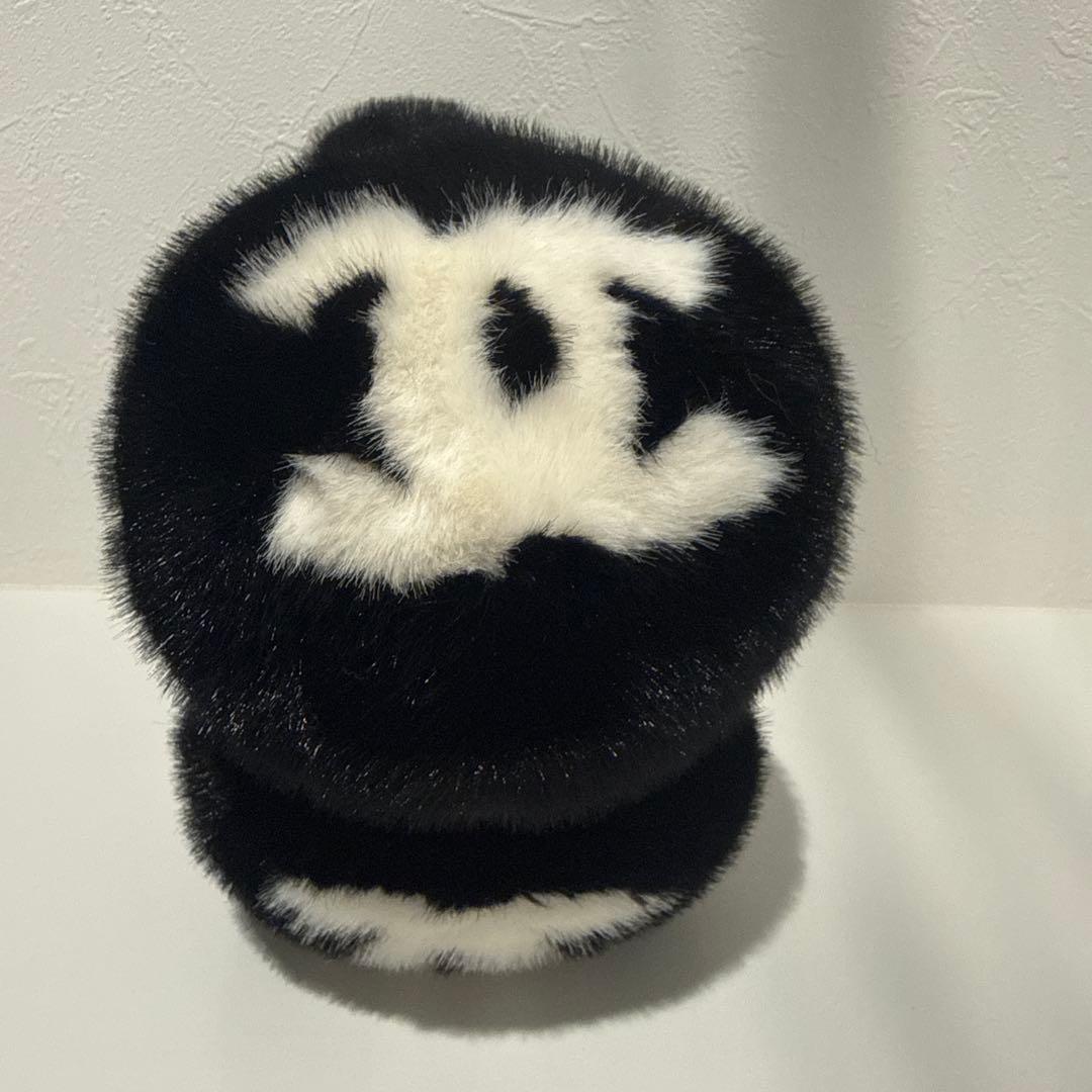 Chanel ファー耳あて 黒/白