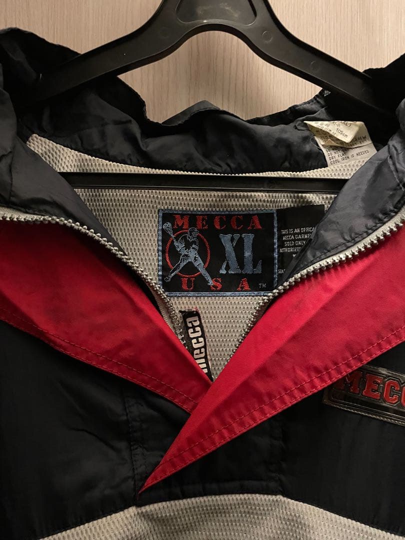 MECCA USA XL フード付きジャケット 黒/赤