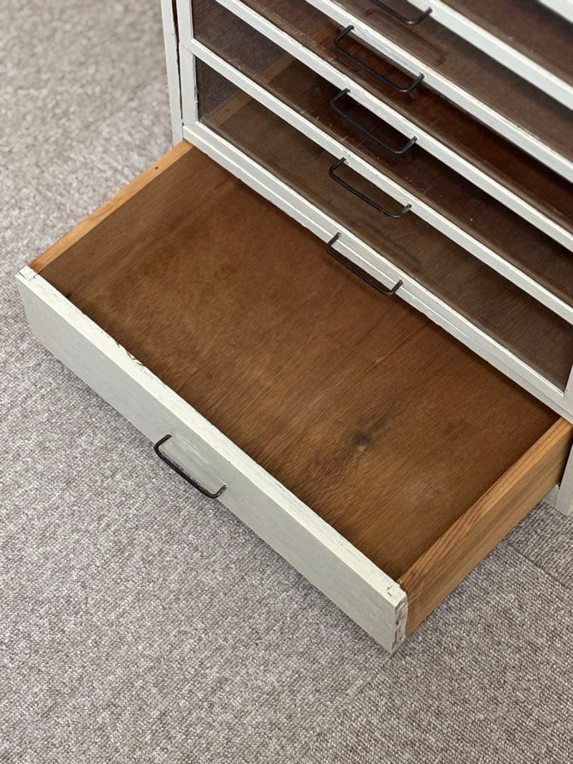 木製引き出し7杯　ビンテージ　ガラス窓