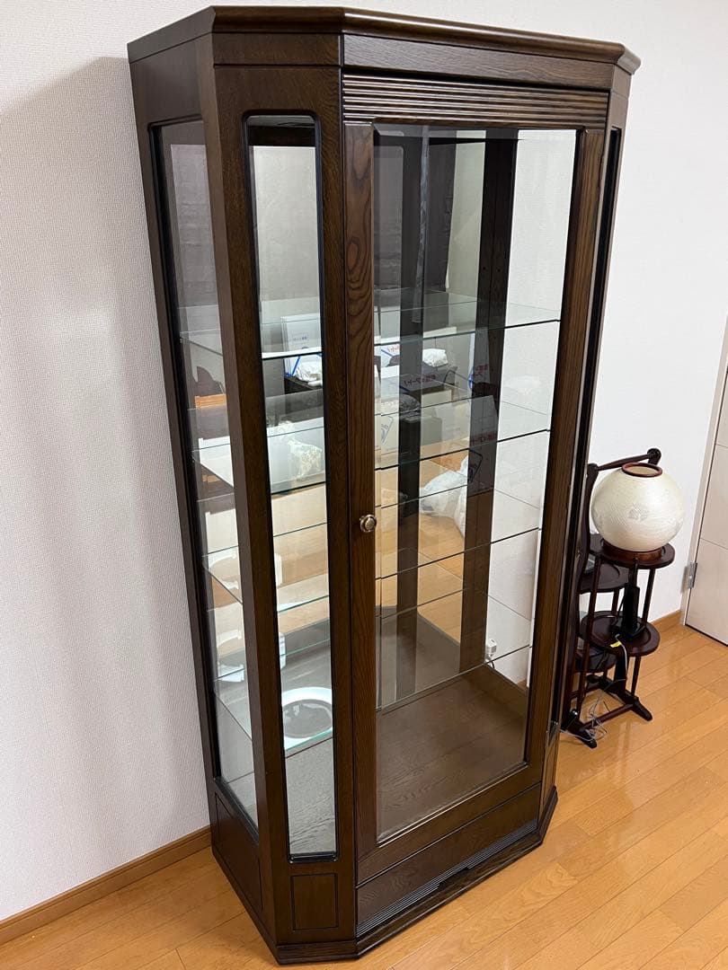 飾り棚　ガラス張り