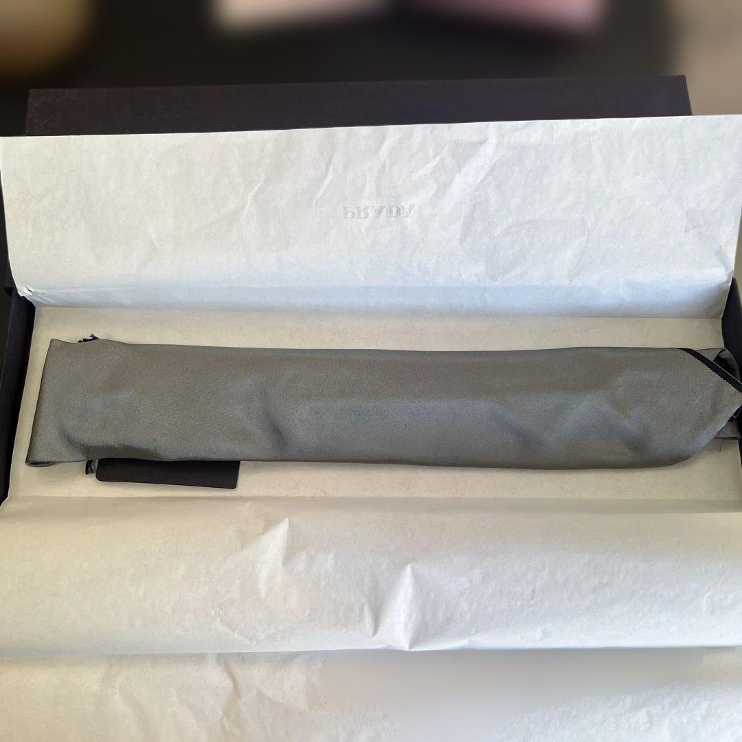 と*も様 丸の内店購入　プラダメンズネクタイ　シルバーグレー