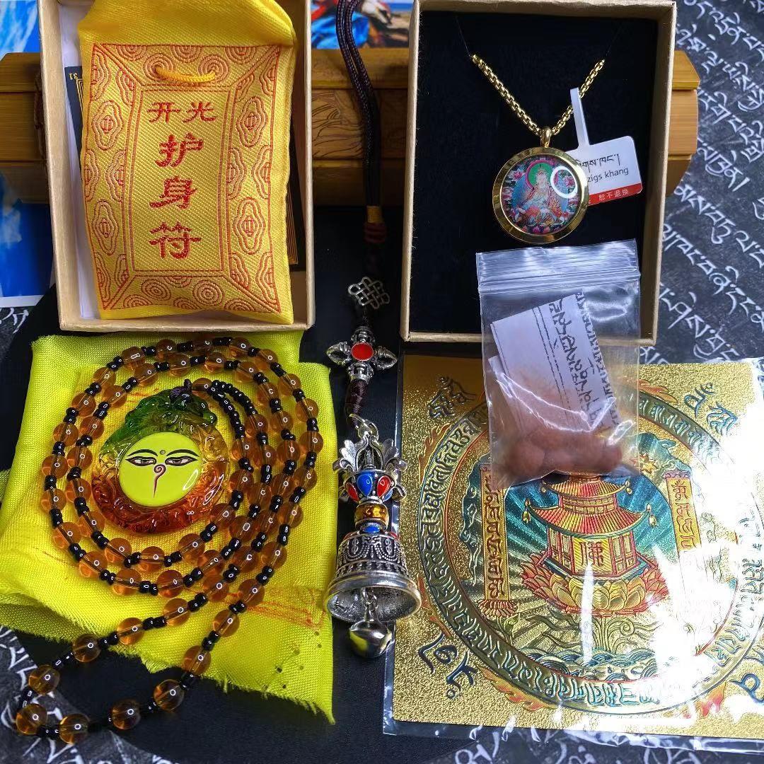 蓮花生大師喚呪文+徳格印経院の土香丸+七彩舎利+紅花+法米+彩布+金剛杵