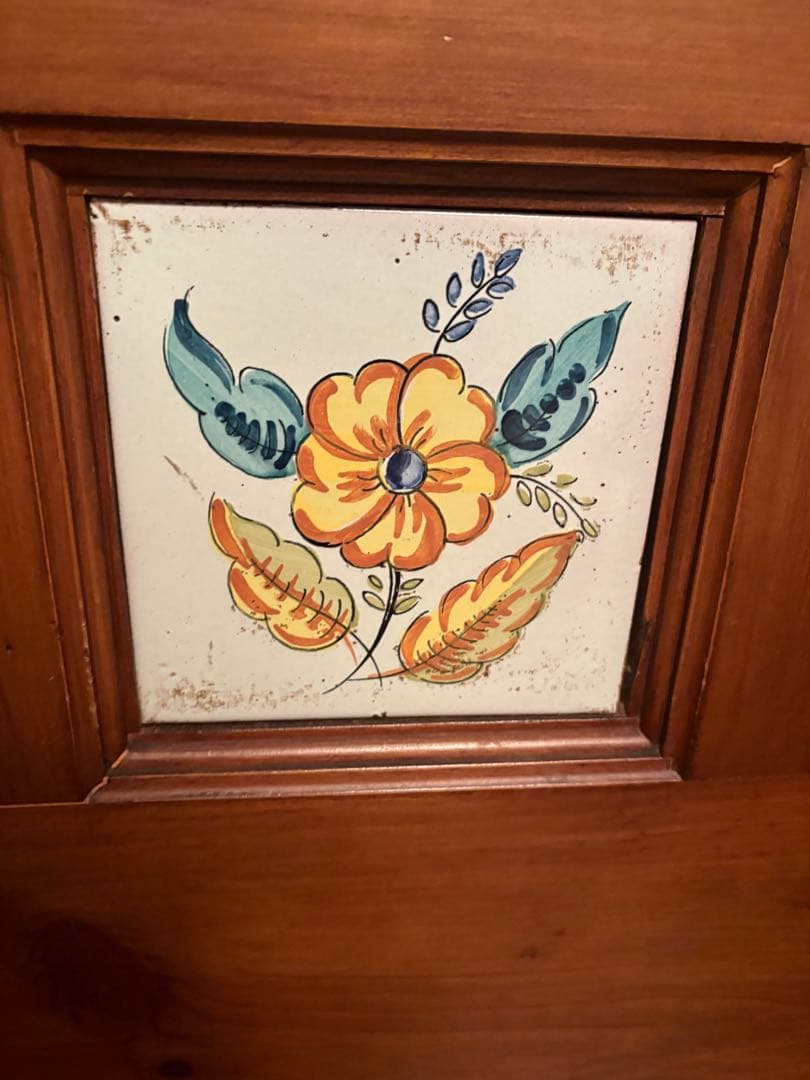 アクタス取扱　スペイン　タイル　肘掛け椅子①