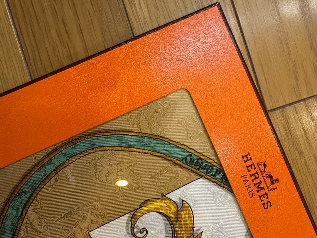 HERMESエルメス　カレ　スカーフ