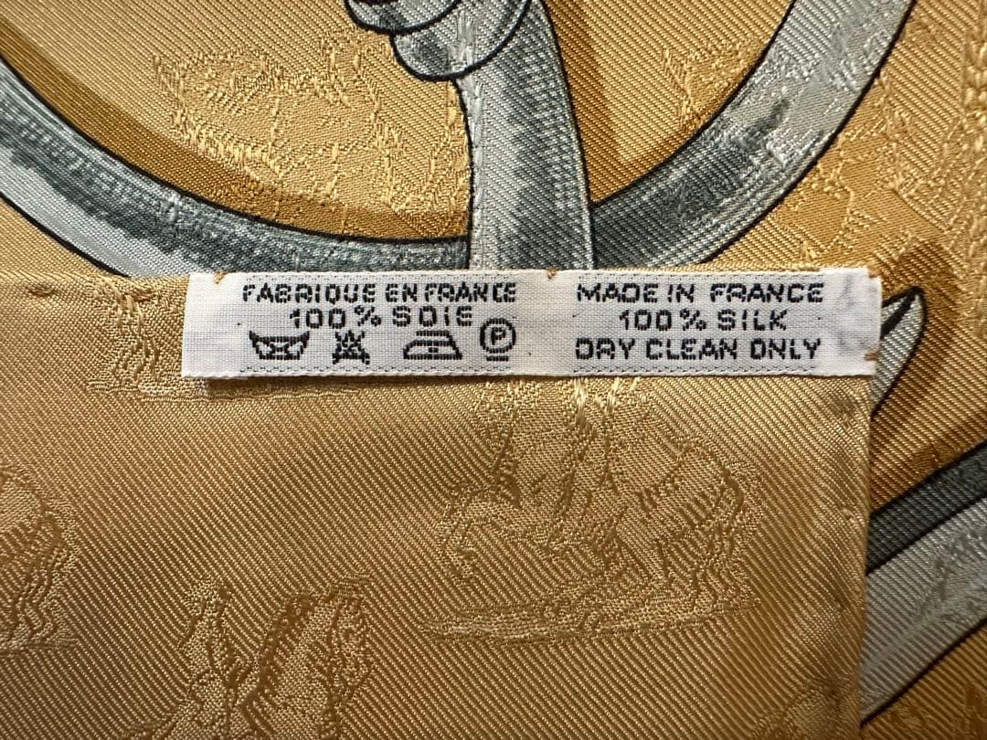 HERMESエルメス　カレ　スカーフ