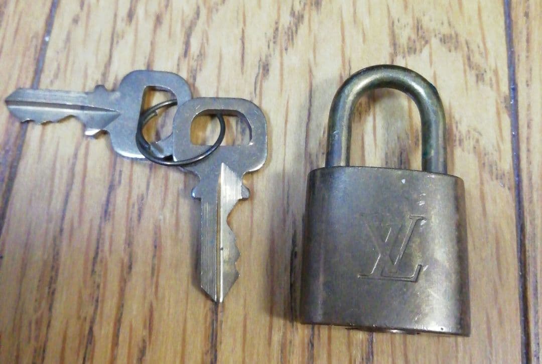 ルイヴィトン　キーポル50　カデナ、ネームタグ、シリアルナンバーあり