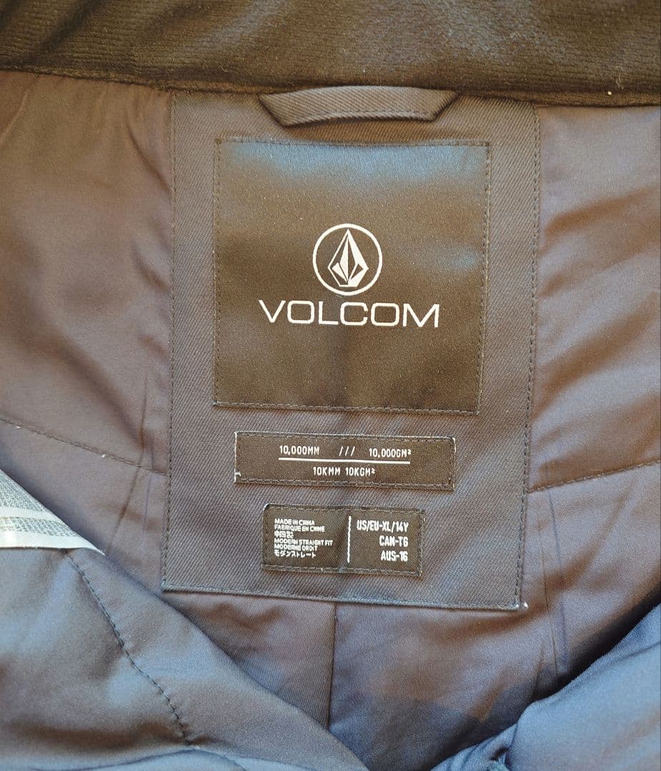 VOLCOMボルコム　キッズ用スノーボードウェア上下セット