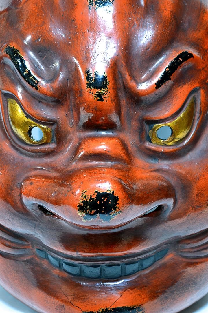 大金剛面 赤色と黒色の工芸品
