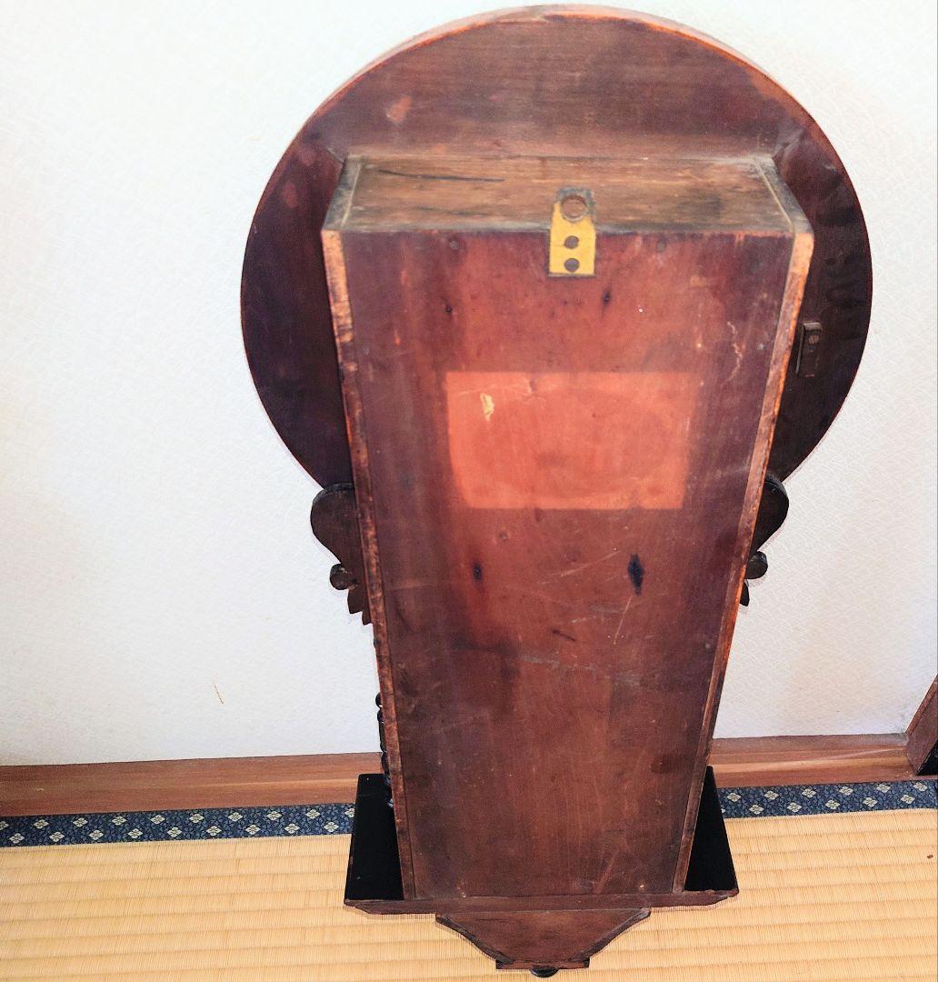 〈完動・美品〉愛知時計製造　希少小型鎌倉彫り装飾ひまわりゼンマイ振り子時計