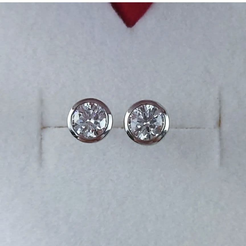 PPtダイヤモンドピアス プラチナ ダイヤ 一粒石 鑑定書付き