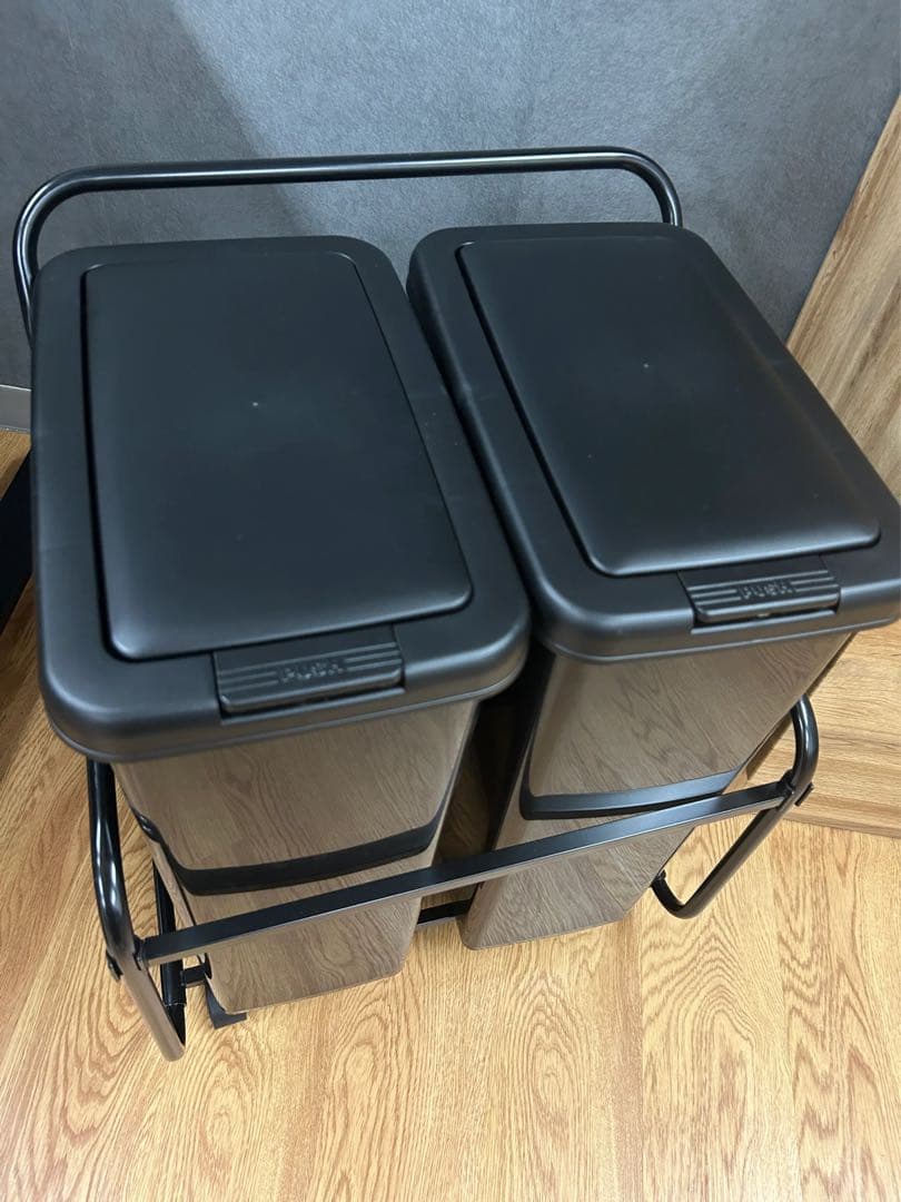 ニトリの「RGダストワゴン（30L ツイン／ブラック）」