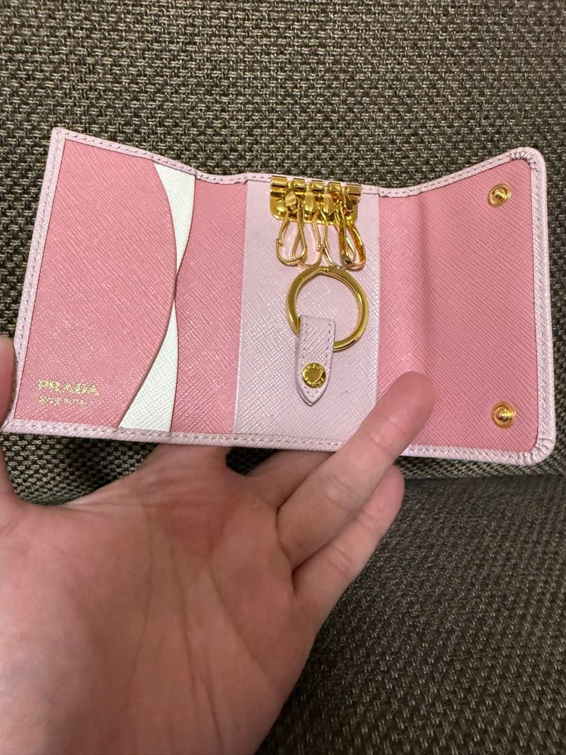 PRADAサフィアーノ　キーケース　ピンク
