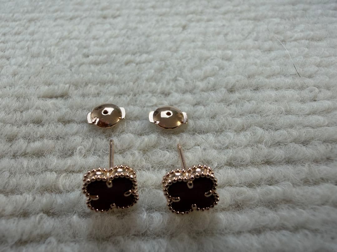 ヴァンクリーフ＆アーペル スウィートアルハンブラ 18K レッドアゲート ピアス