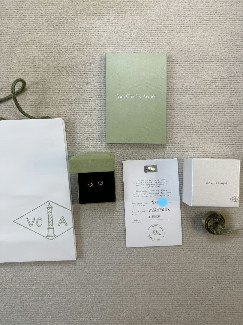 ヴァンクリーフ＆アーペル スウィートアルハンブラ 18K レッドアゲート ピアス