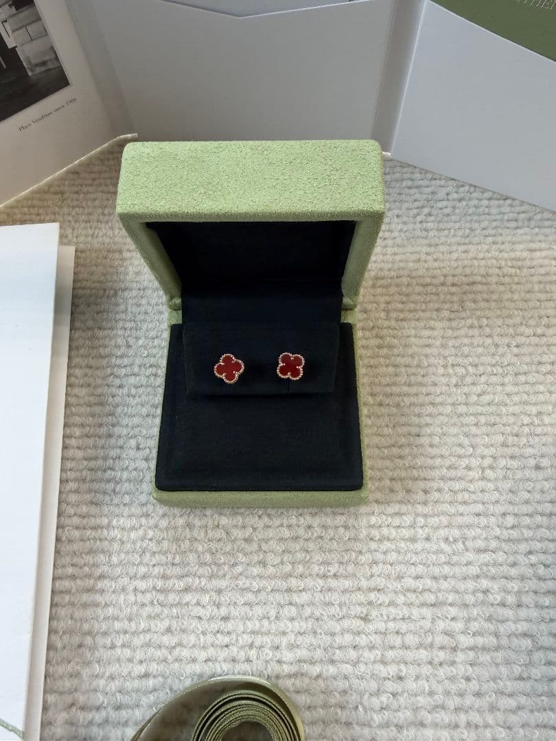ヴァンクリーフ＆アーペル スウィートアルハンブラ 18K レッドアゲート ピアス