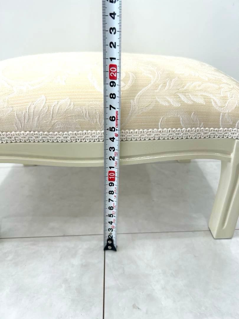 イタリアフットスツール　猫脚ホワイトベージュ　W34✖️D23.5✖️H20.5cm