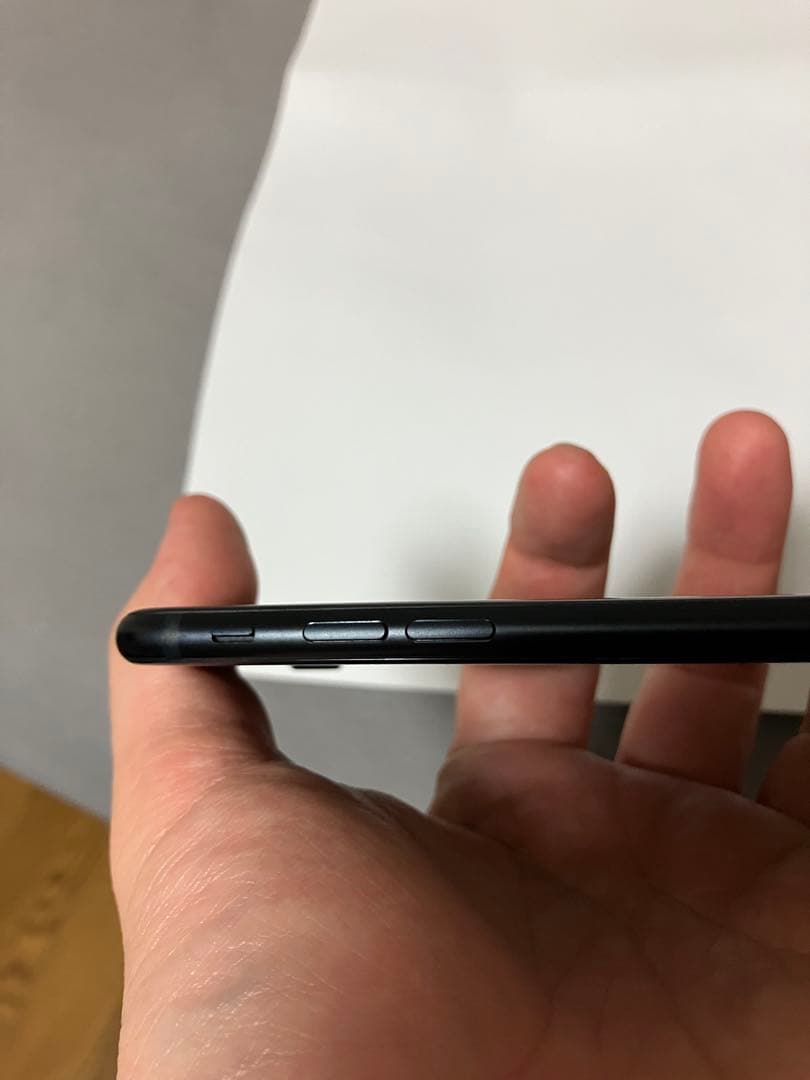 イ*7様 Apple iPhone SE第3世代 ブラック 本体 バッテリー10