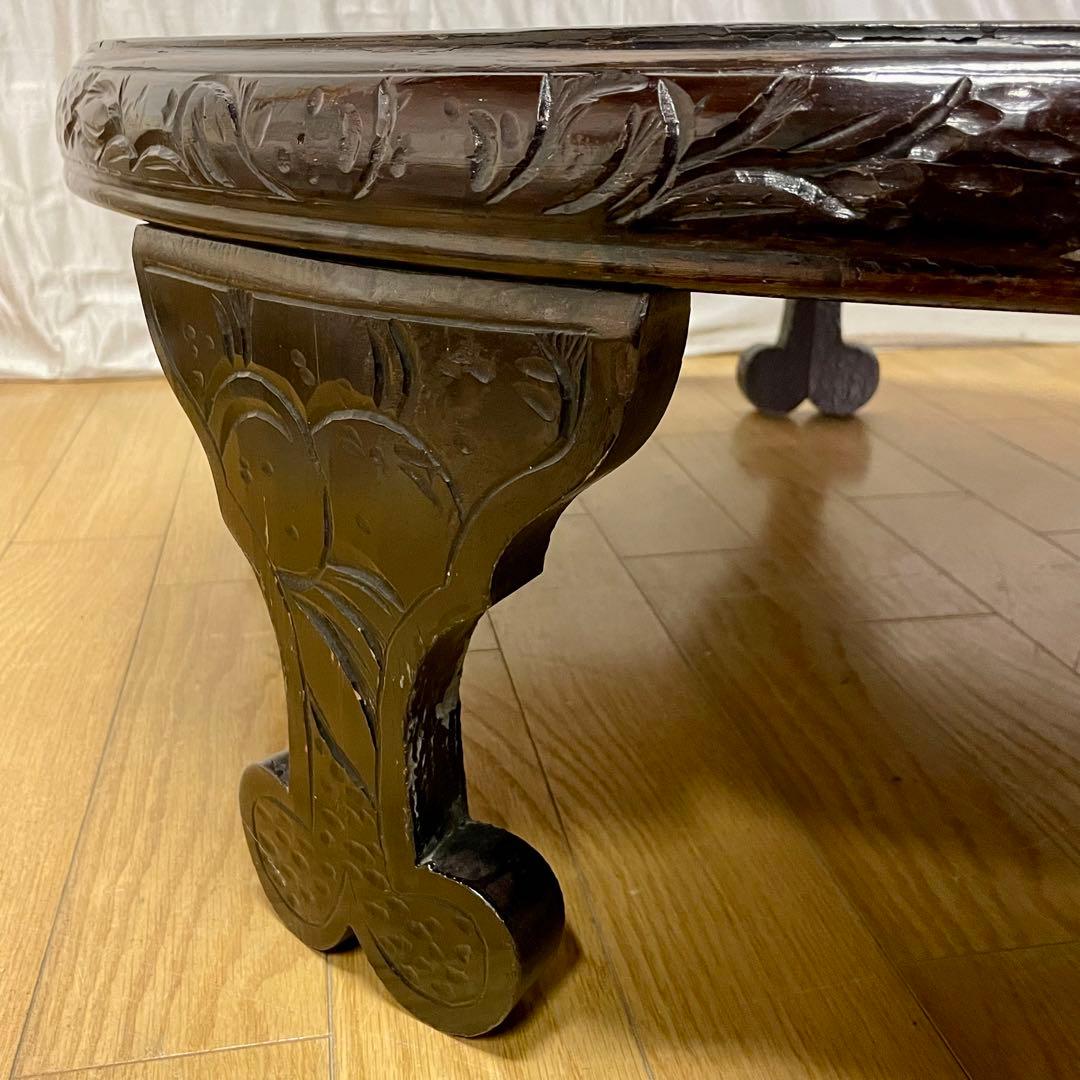 古い漆芸の円卓