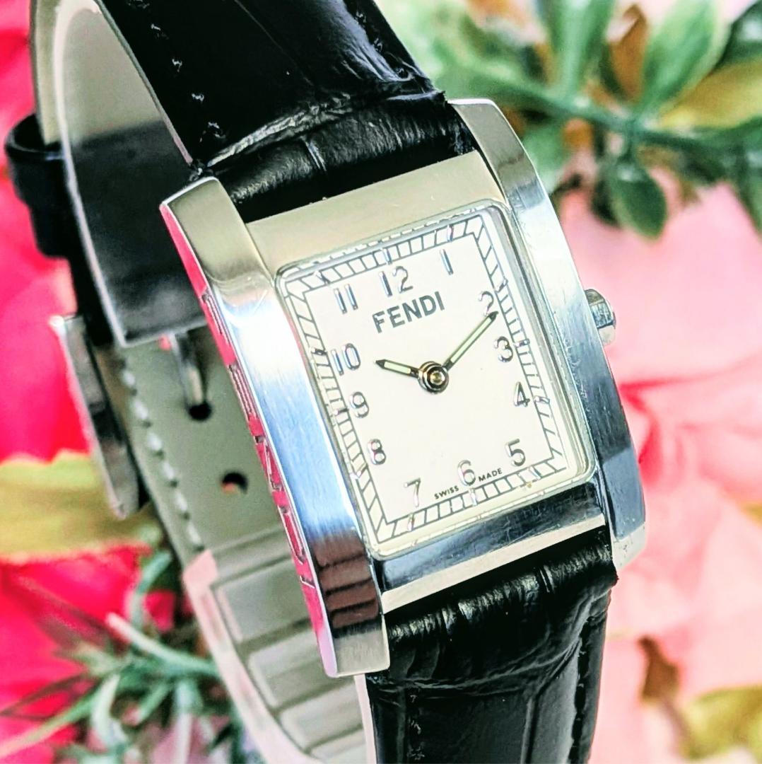 良品 FENDIフェンディ レディース腕時計7000Lホワイト伊太利 電池交換済