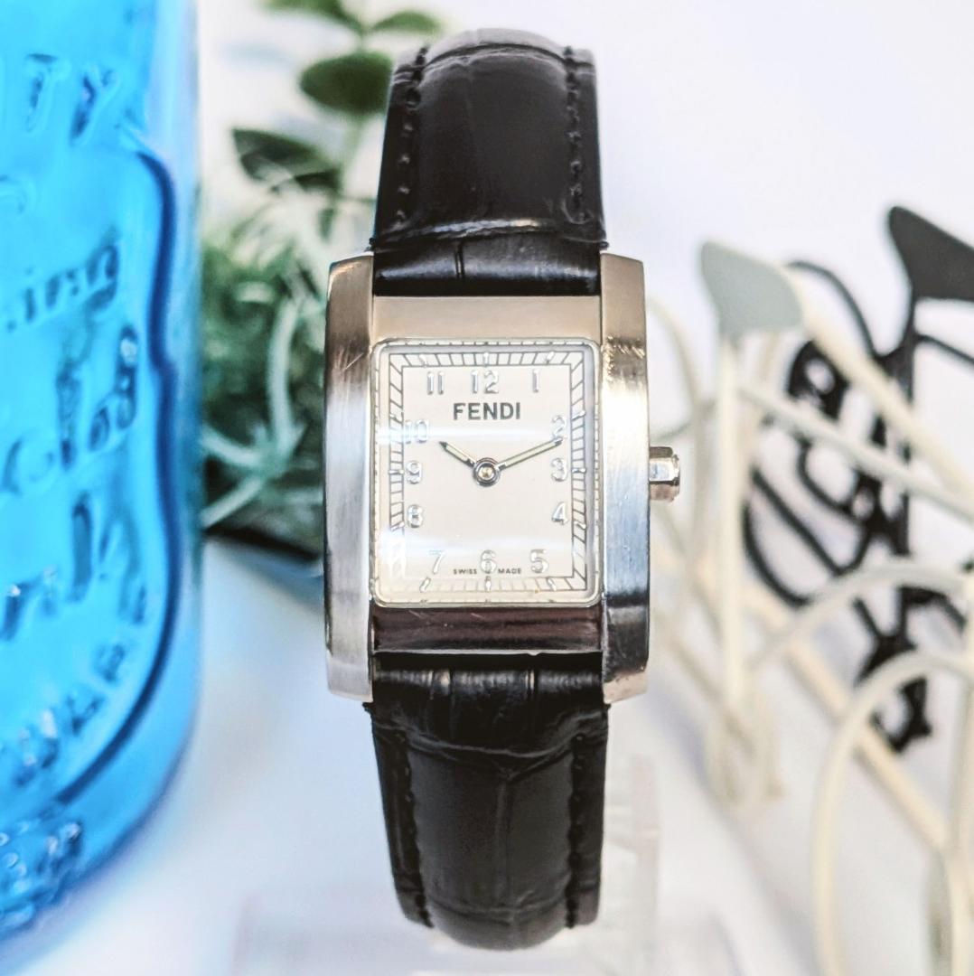 良品 FENDIフェンディ レディース腕時計7000Lホワイト伊太利 電池交換済