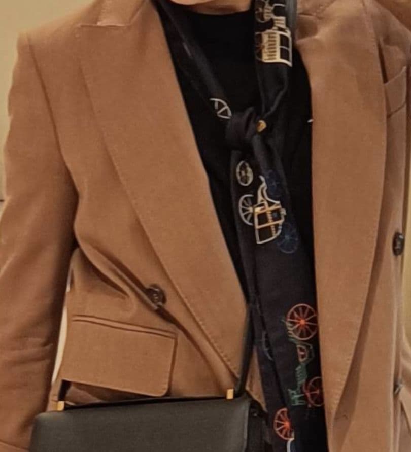 人気完売商品♦️刺繍入り★ロングスカーフ✮ダークブルー 　多用途