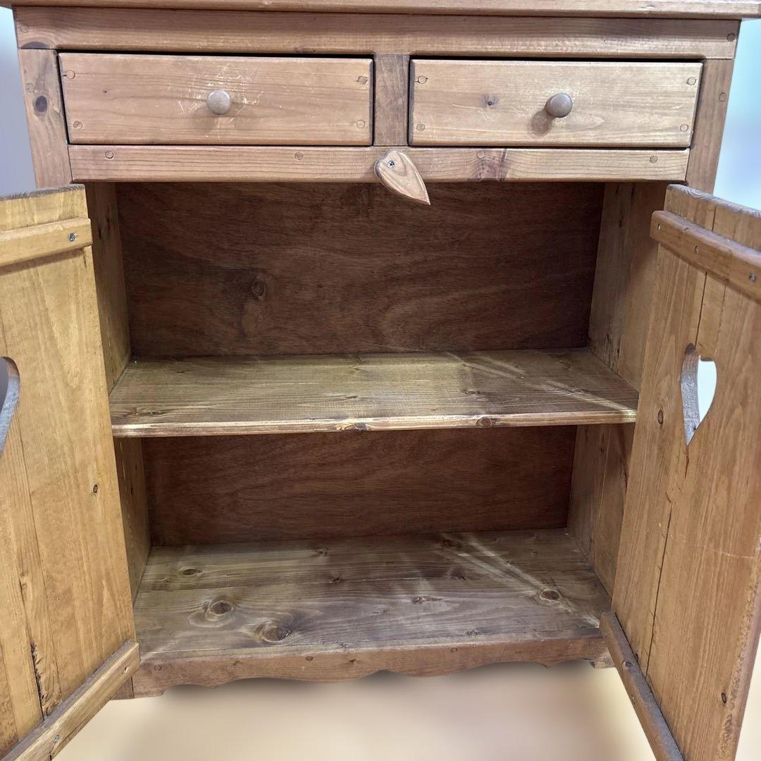 カントリー家具　キャビネットハート