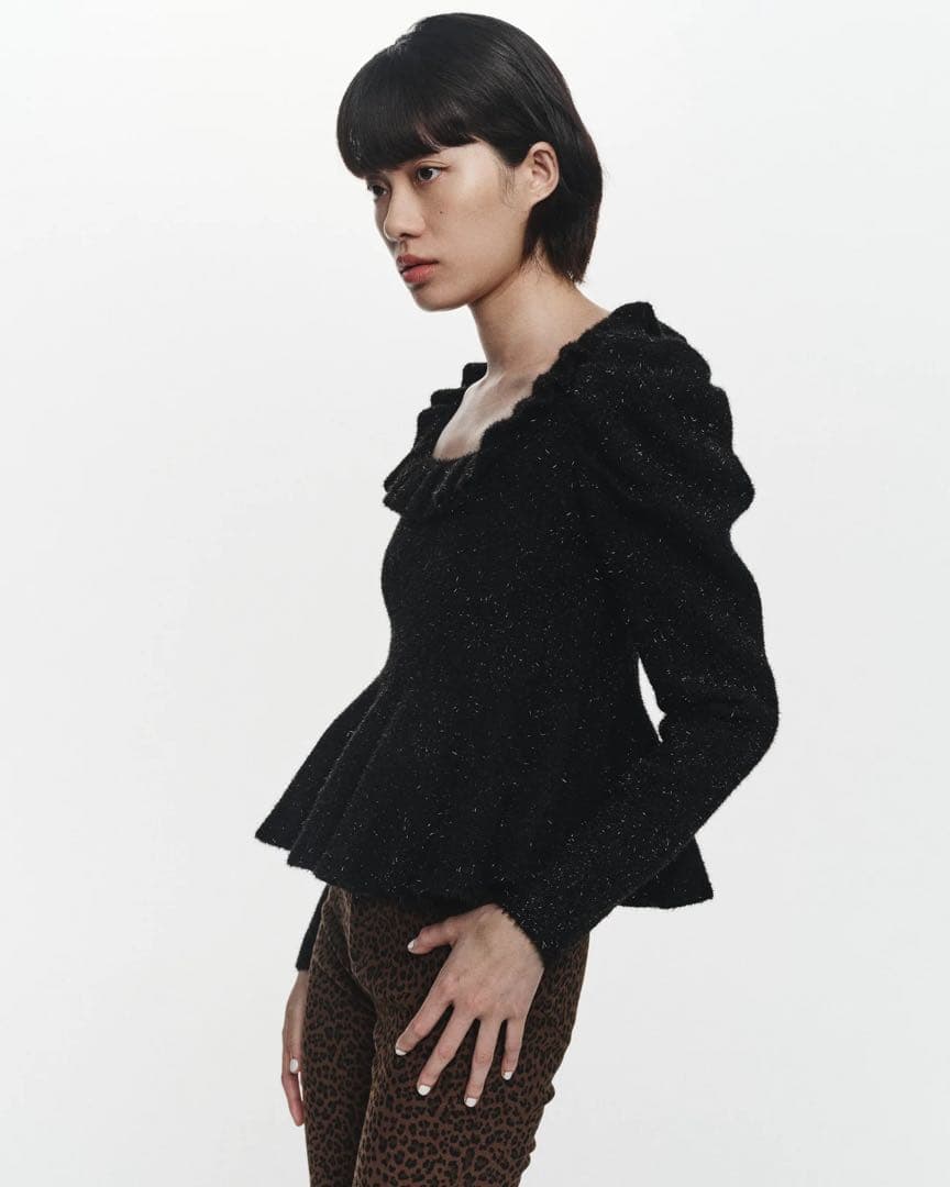 【新品】2025年版　Bibiy LISA PEPURAMU TOP即日発送