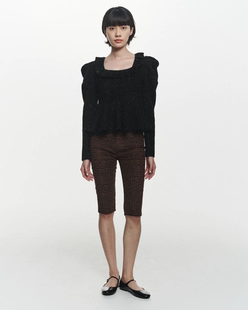 【新品】2025年版　Bibiy LISA PEPURAMU TOP即日発送