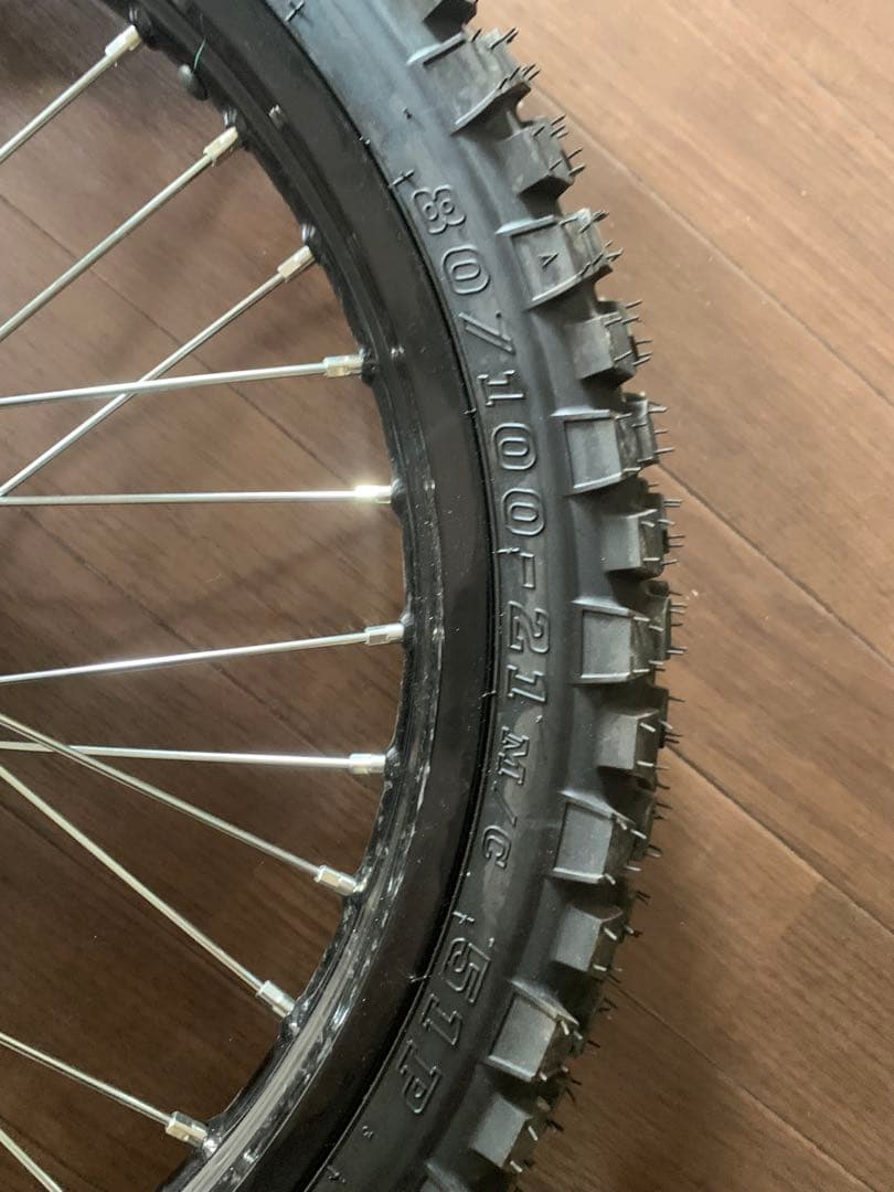 ホンダCRF 250L 2021年モデル以降、タイヤ付き前輪と後輪、