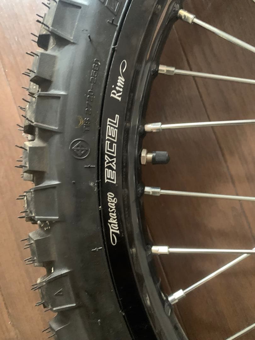 ホンダCRF 250L 2021年モデル以降、タイヤ付き前輪と後輪、