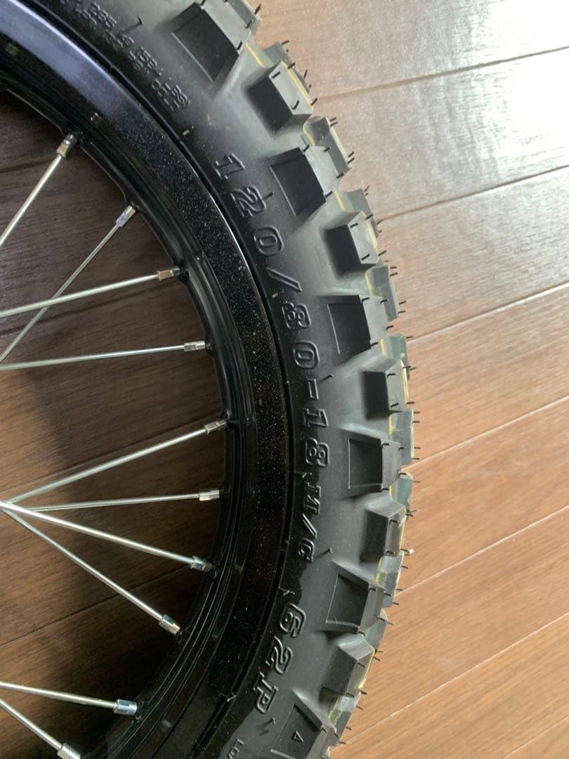 ホンダCRF 250L 2021年モデル以降、タイヤ付き前輪と後輪、