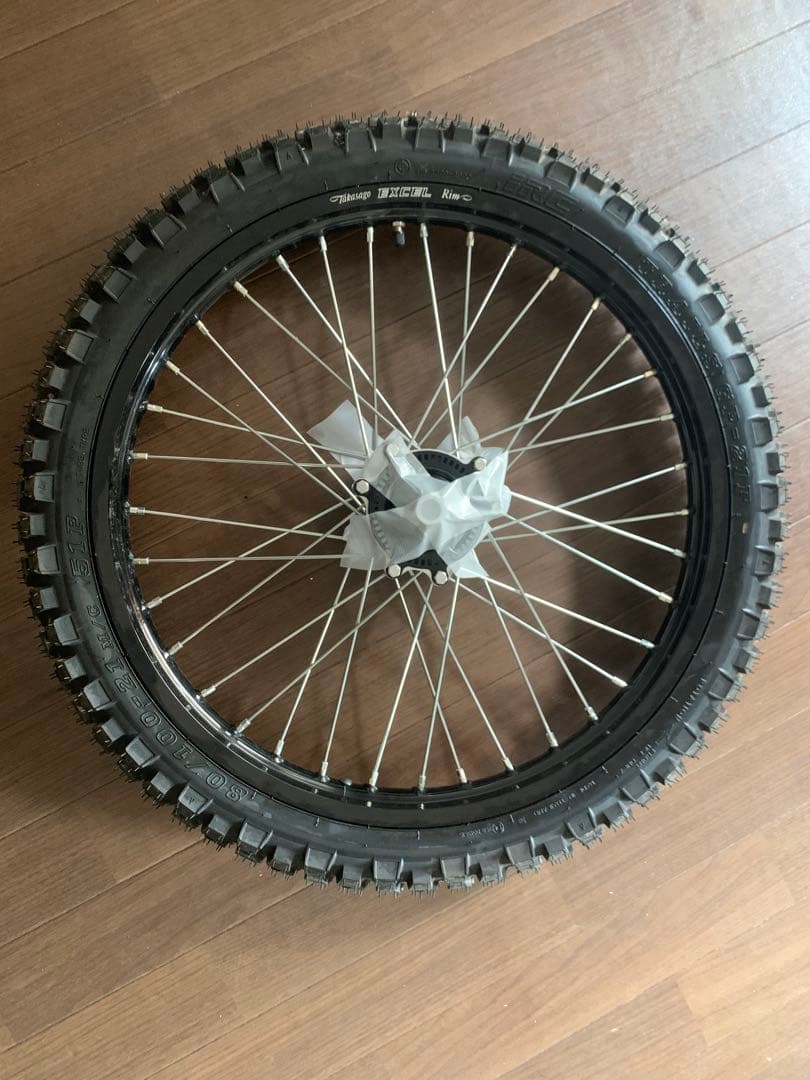 ホンダCRF 250L 2021年モデル以降、タイヤ付き前輪と後輪、