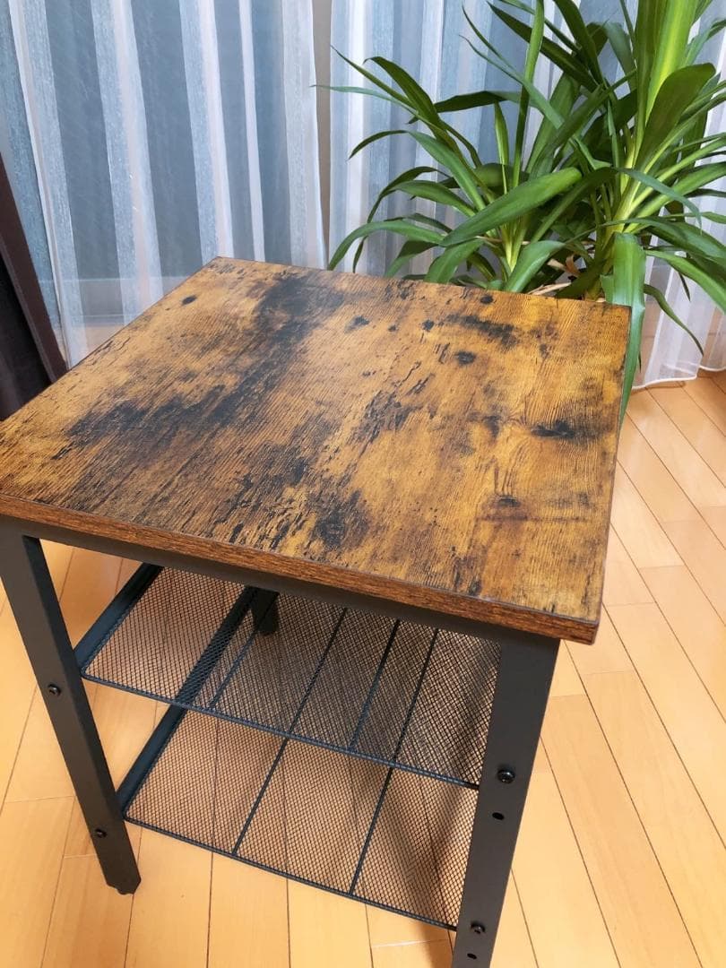 ヴィンテージ サイドテーブル - 木目調とスチールフレームでエレガント