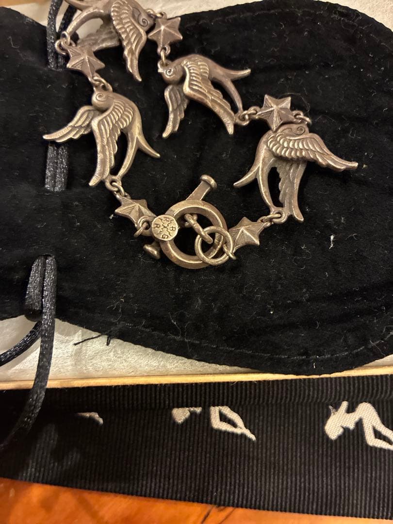 Black Rebel スワロー ブレスレット