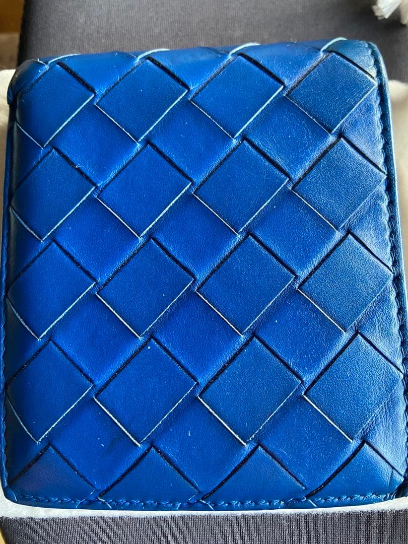 Bottega Veneta マキシイントレチャート　二つ折り財布 ブルー