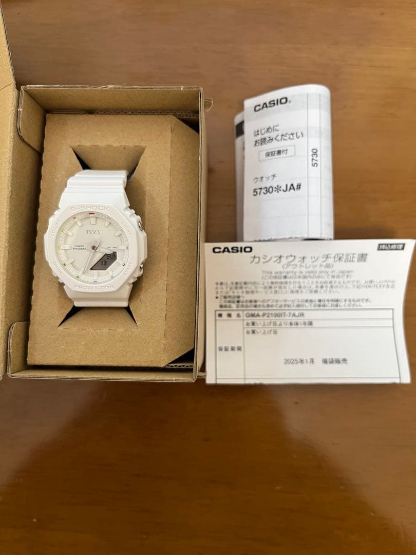 G-SHOCK ITZY GMA-P2100IT-7AJR. ホワイト腕時計