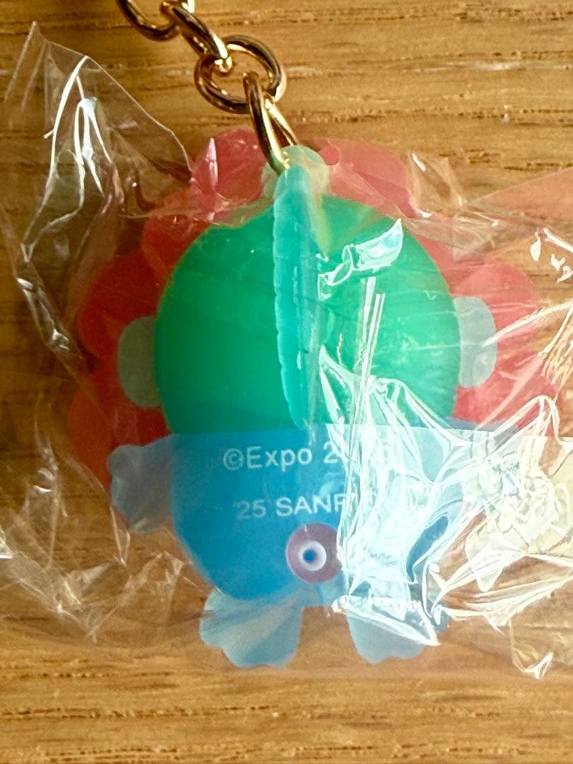 ミャクミャクなりきり立体マスコットクリアカラーキーホルダー７種